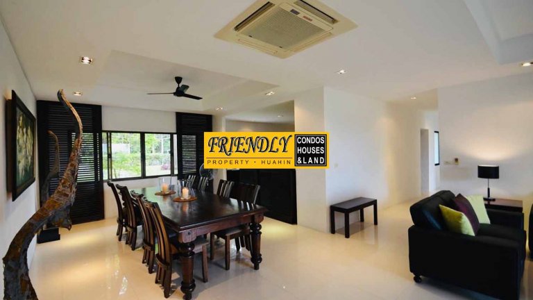 ขายคอนโดที่ชะอำ ปาล์มฮิลส์ คอนโดมิเนียม (Palm Hills Condominium) 267 ตารางเมตร 3 ห้องนอน 3 ห้องน้ำ ราคา 6,500,000 บาท รูปที่ 1