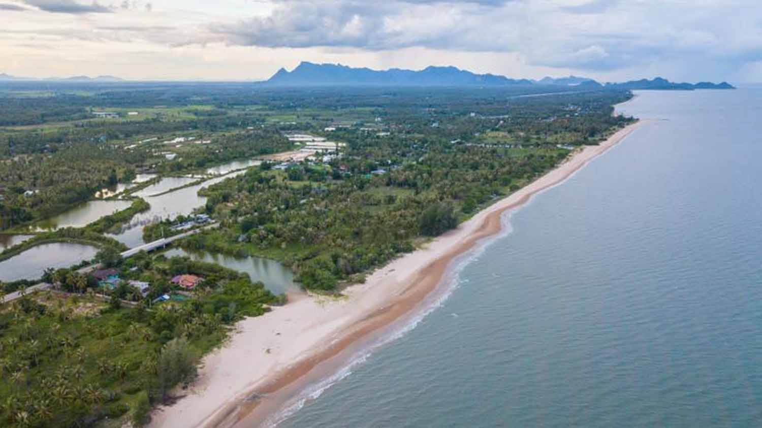 หาดบ่อนอก